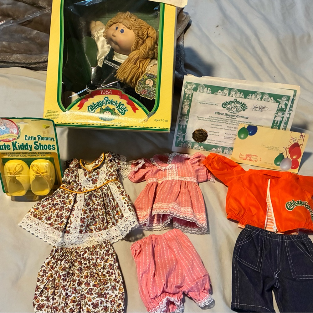 Ultra-Rare Early 1984 Cabbage Patch Kid “Becky Sue” Complete set with Receipt
